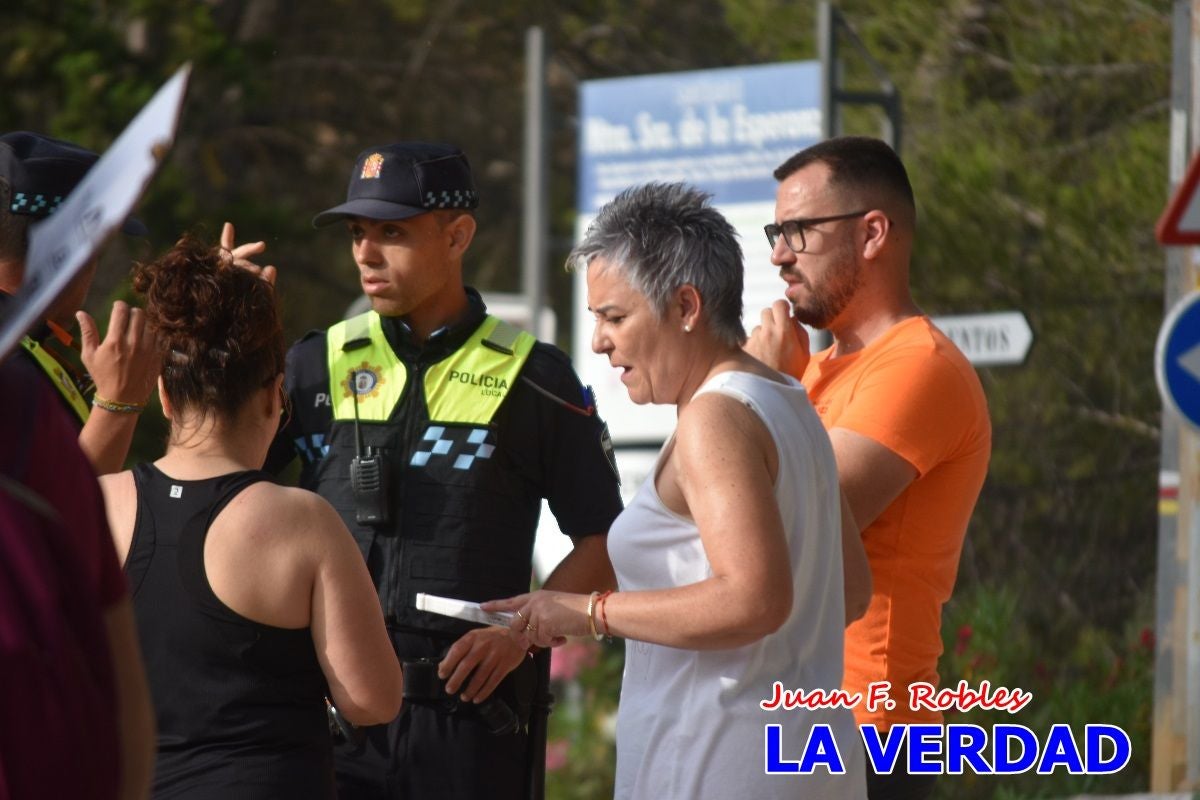 Imágenes de la marcha convocada por Plaza Nueva por la conexión ferroviaria con Albacete