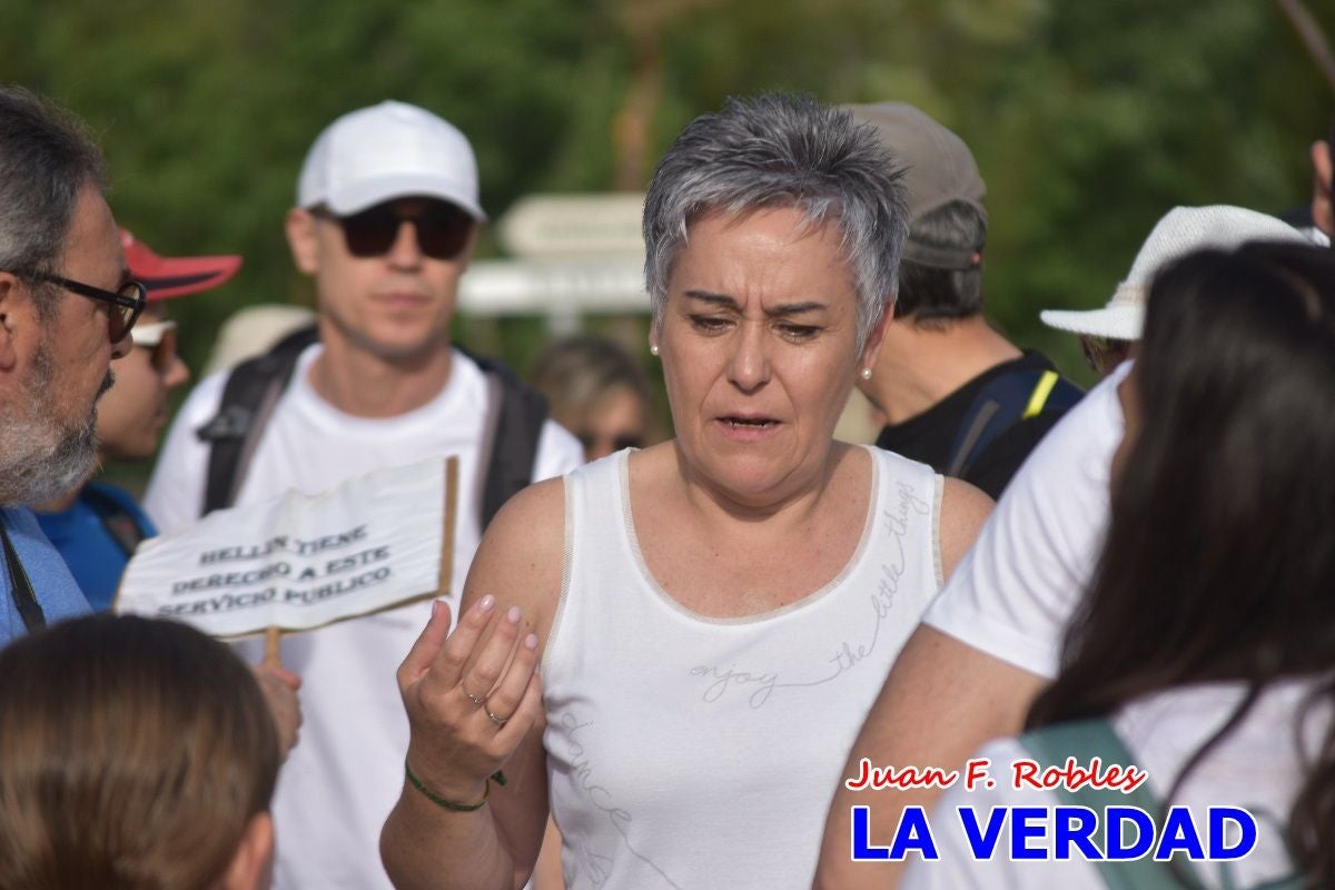 Imágenes de la marcha convocada por Plaza Nueva por la conexión ferroviaria con Albacete