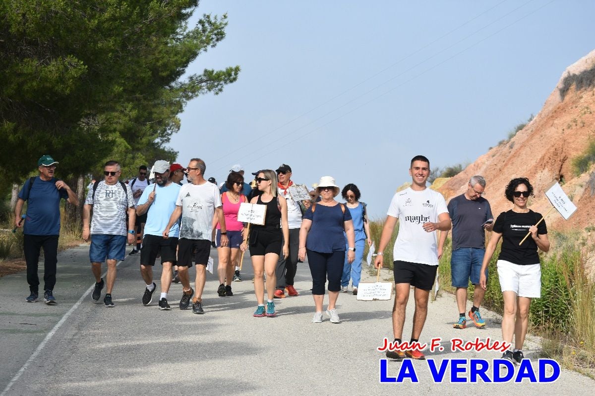 Imágenes de la marcha convocada por Plaza Nueva por la conexión ferroviaria con Albacete