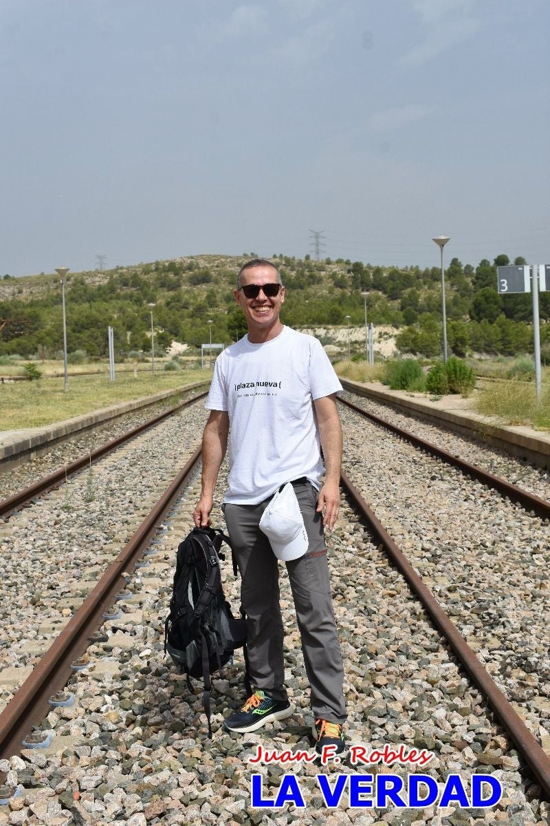 Imágenes de la marcha convocada por Plaza Nueva por la conexión ferroviaria con Albacete