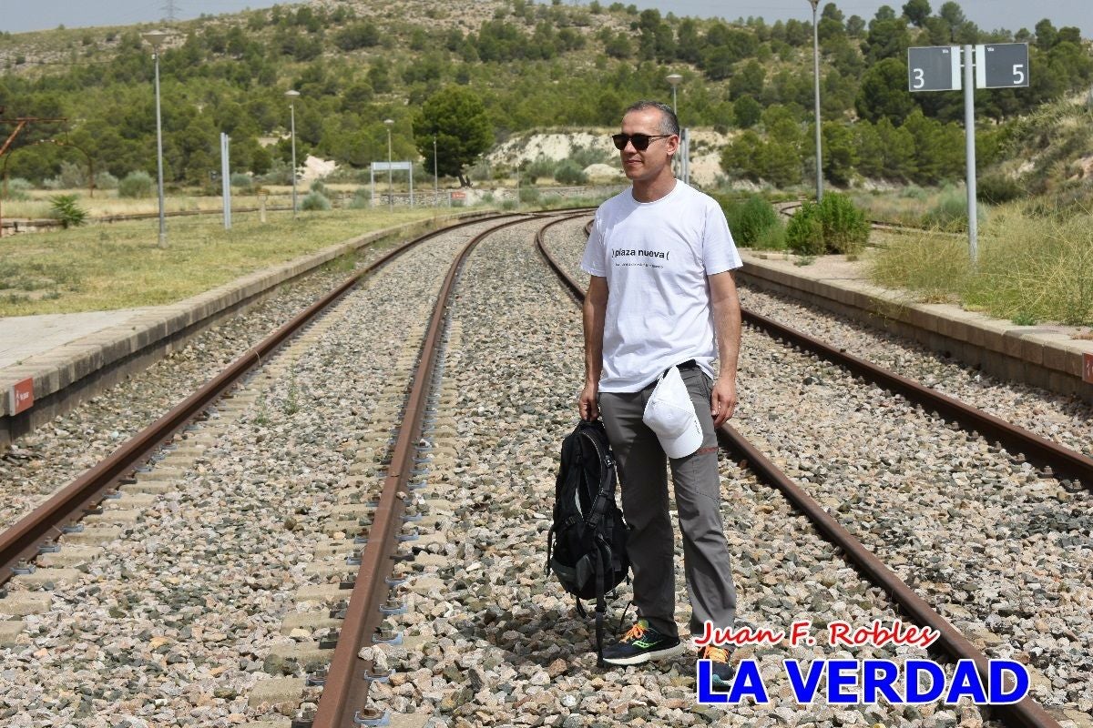 Imágenes de la marcha convocada por Plaza Nueva por la conexión ferroviaria con Albacete