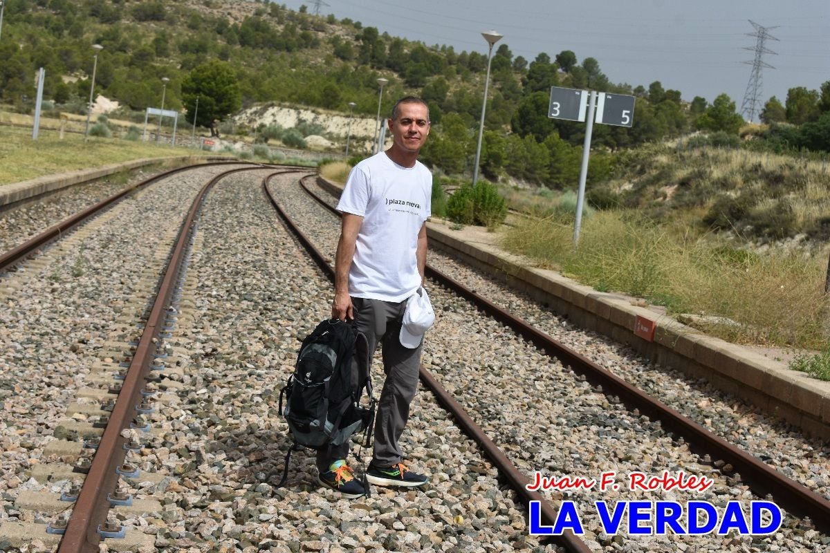 Imágenes de la marcha convocada por Plaza Nueva por la conexión ferroviaria con Albacete
