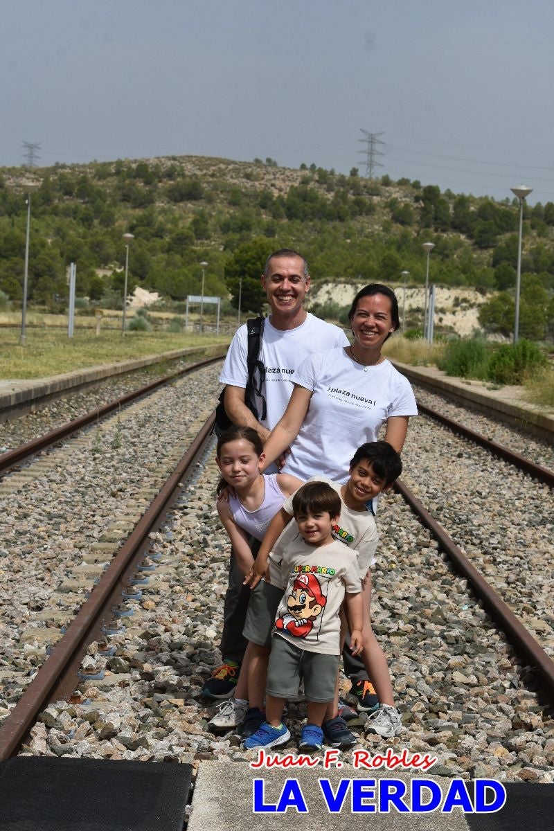 Imágenes de la marcha convocada por Plaza Nueva por la conexión ferroviaria con Albacete