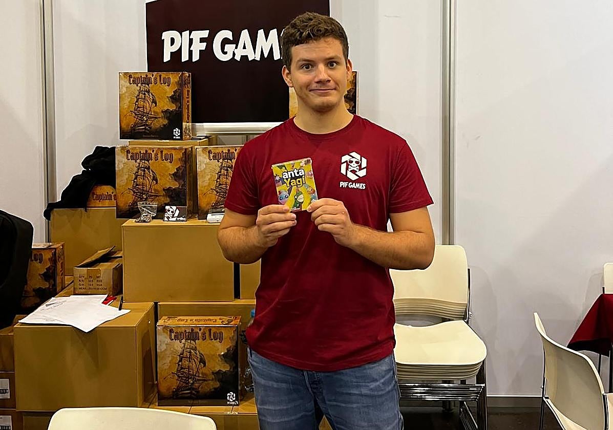 Jacobo Rufete es creador multidisciplinar de juegos de mesa: idea la historia, diseña el aspecto visual y confecciona las reglas.