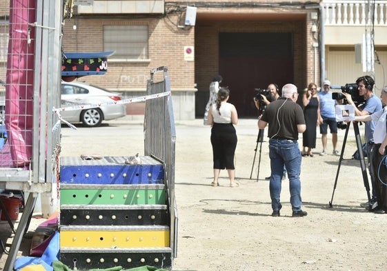 Varios medios de comunicación graban las camas elásticas donde se produjo la tragedia.