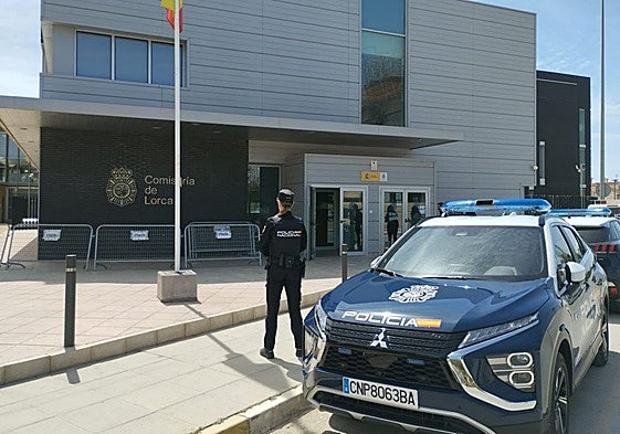 Arrestan a seis jóvenes por robar a viandantes en Lorca empleando la técnica del 'mataleón'