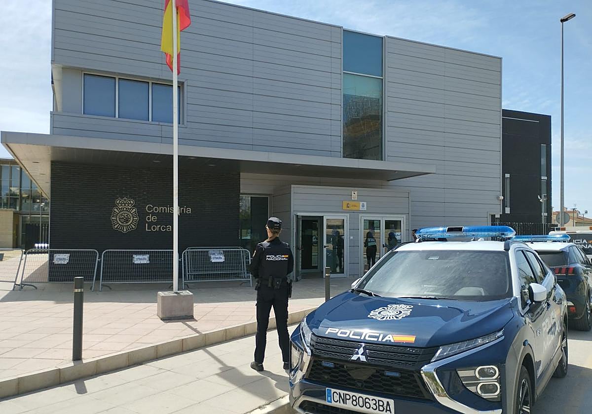 Arrestan a seis jóvenes por robar a viandantes en Lorca empleando la técnica del 'mataleón'