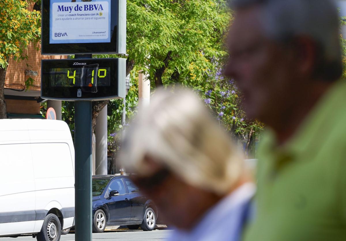 Un termómetro marcando 41 grados, en una imagen de archivo.