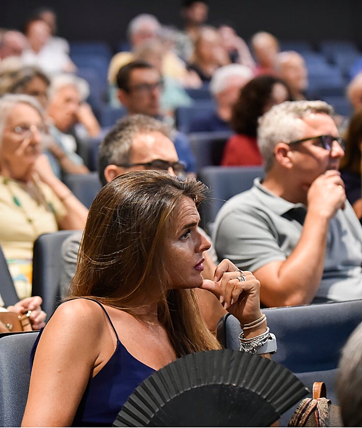 Imagen secundaria 2 - Cómo pasar de «sonámbulos digitales» a «sujetos reflexivos», claves de Daniel Innerarity en el Aula de Cultura de LA VERDAD