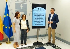 Mónica Sánchez, Rocío Álvarez y José Francisco García, ayer, tras la firma del convenio.
