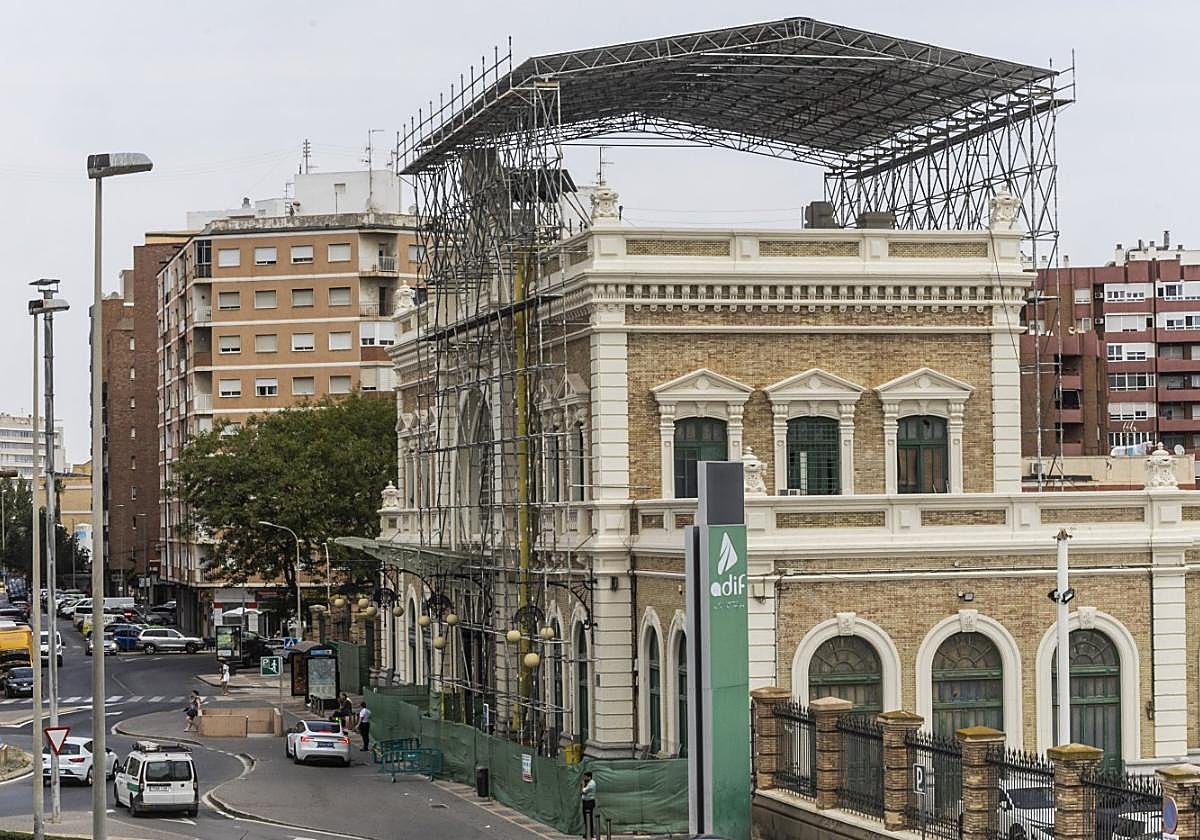 La estación con la cubierta provisional.
