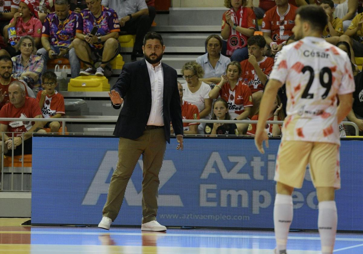 Josan González, técnico de ElPozo Murcia, el pasado sábado durante el tercer y último encuentro ante el Jimbee Cartagena.