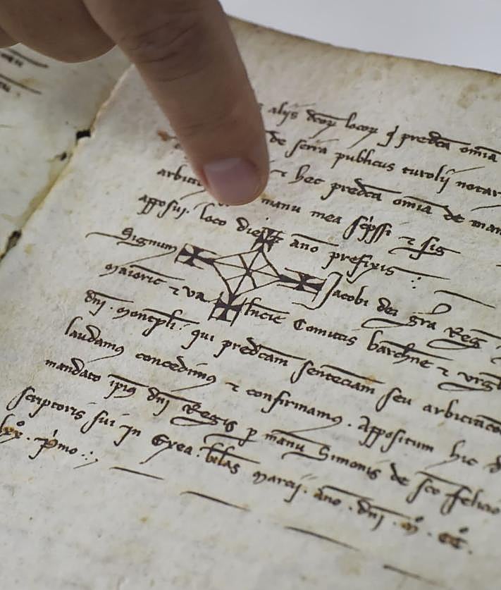 Imagen secundaria 2 - Agentes especializados de la Región recuperan dos códices manuscritos de alto valor histórico