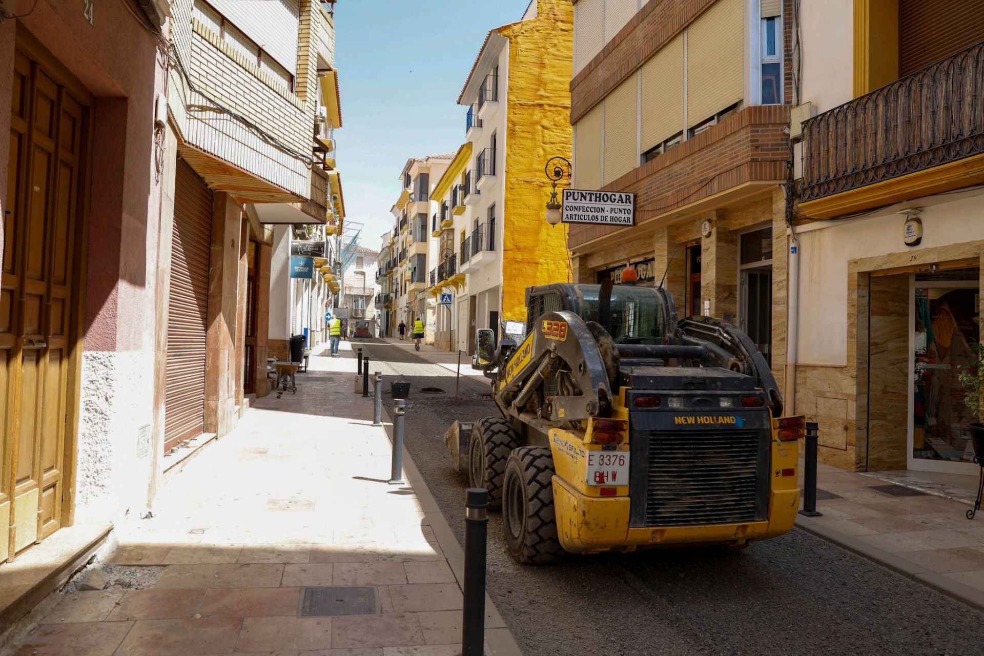 Avance de la zona de bajas emisiones en la calle Alfonso X de Lorca, en imágenes