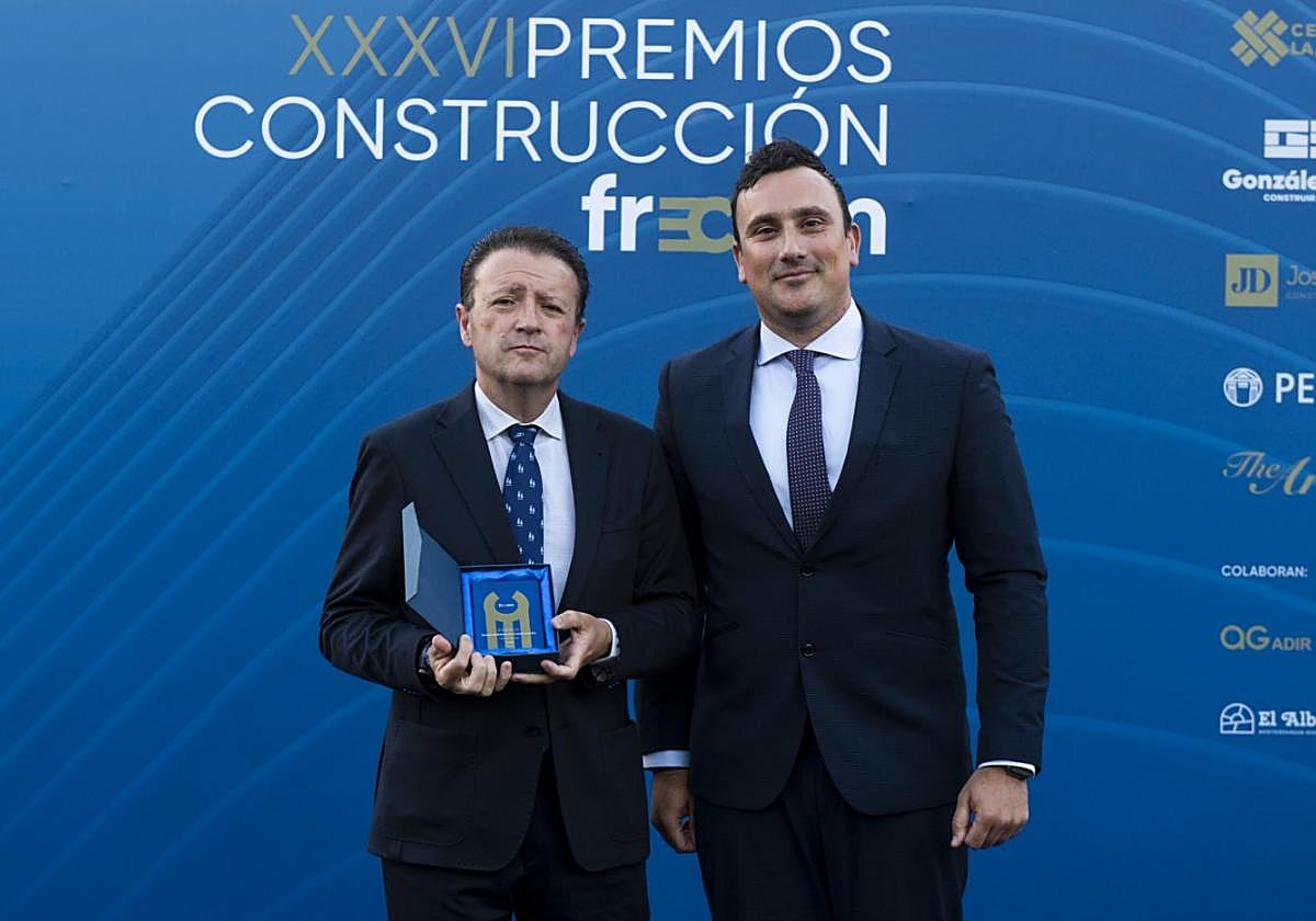 Francisco Martínez, vicepresidente de CHM, recogiendo el premio.