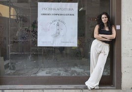 Lola Consuegra en su local, aún en obras.