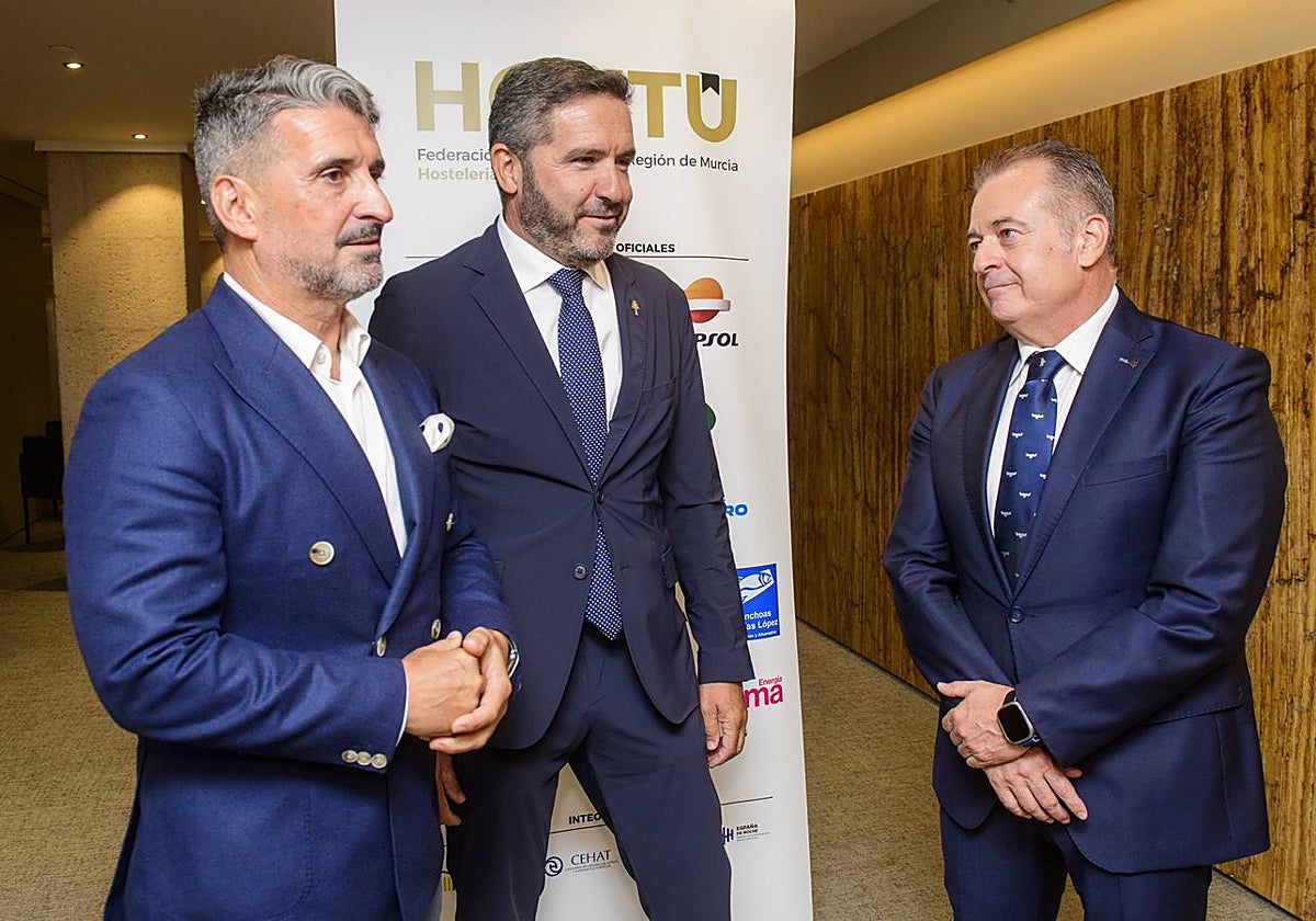 Jesús Jiménez, Miguel López Abad y Bartolomé Vera, este jueves, en la asamblea de HoyTú.