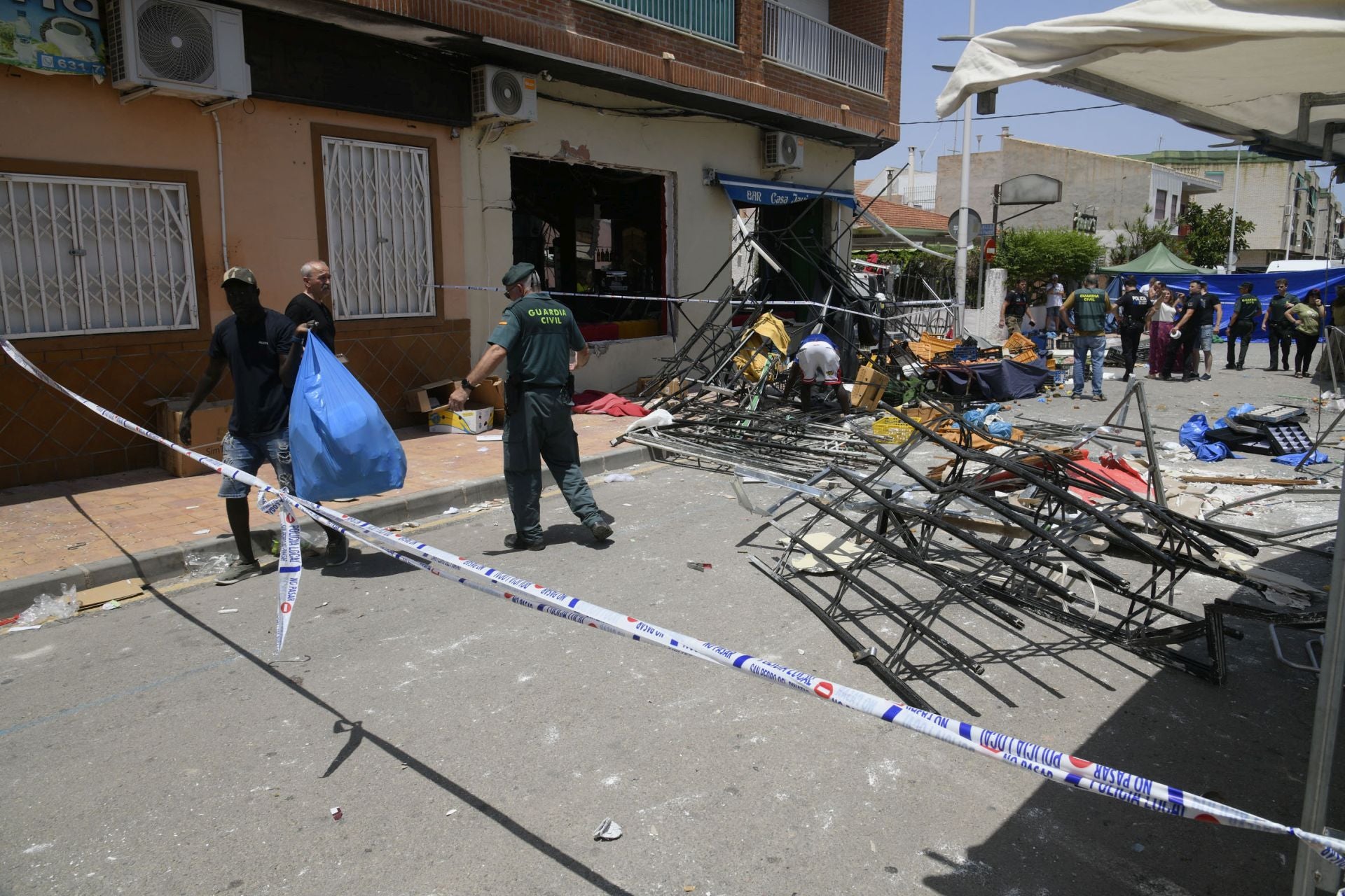 Explosión de gas en un bar de Lo Pagán, en imágenes