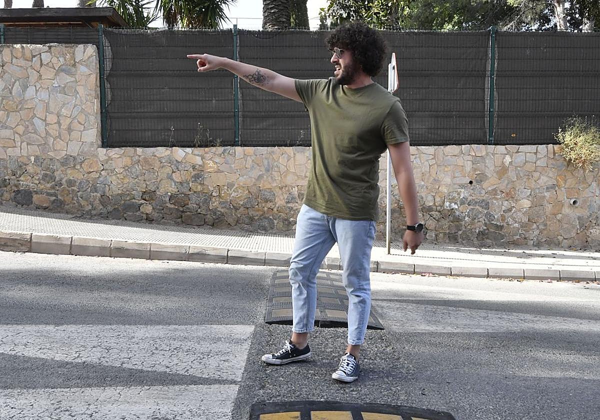 Manuel Paredes, en una foto de 2022 junto al badén.