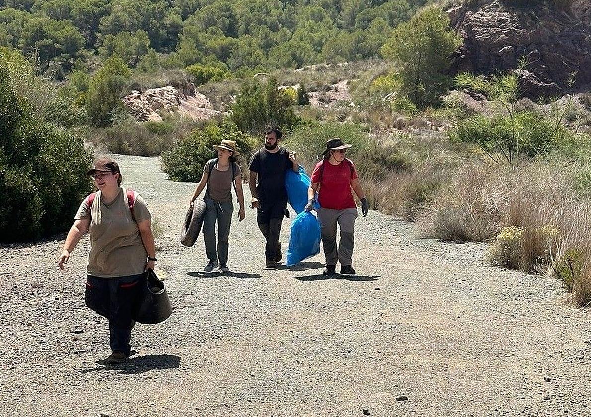 La Comunidad fomenta la biodiversidad y mejora la resiliencia de las masas forestales a través de labores de voluntariado en la zona