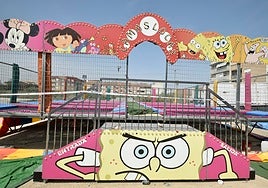 Instalación de las camas elásticas de Alquerías donde falleció la niña en la madrugada del domingo.