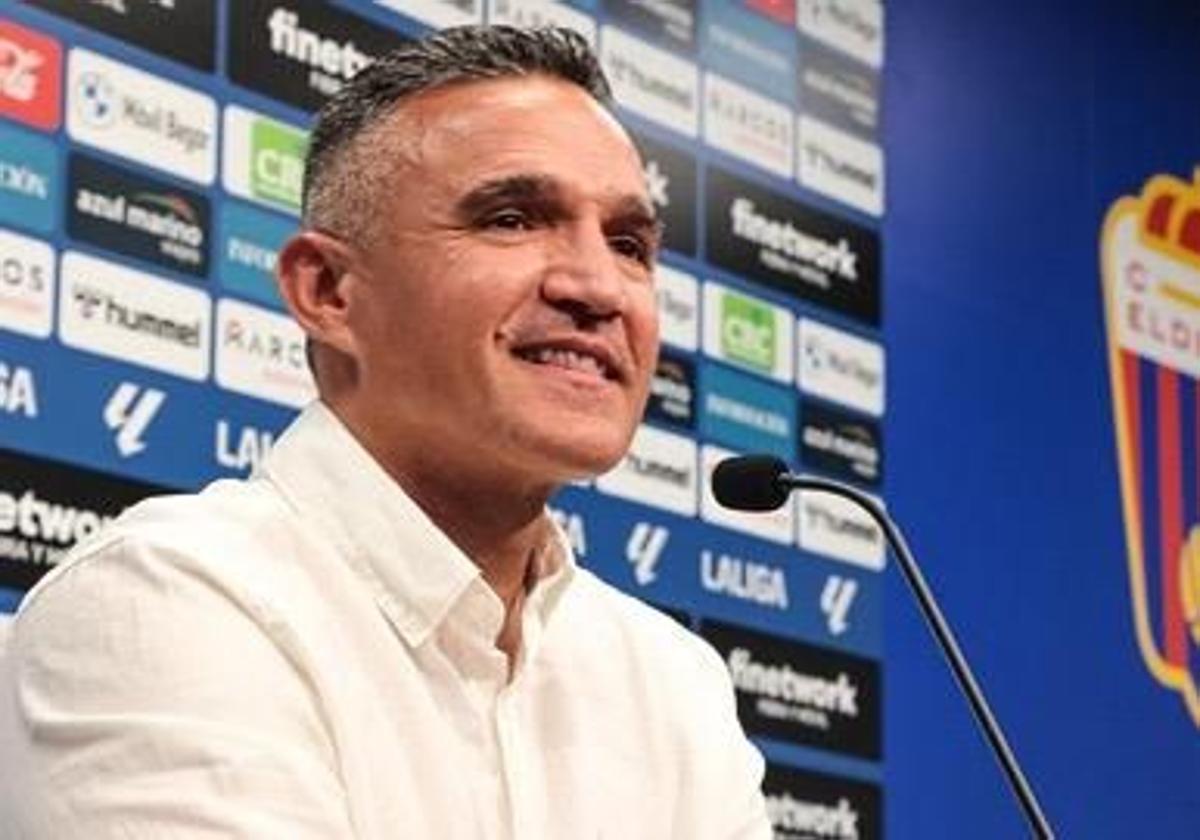 El técnico Dani Ponz, en la presentación con el CD Eldense, su último equipo.