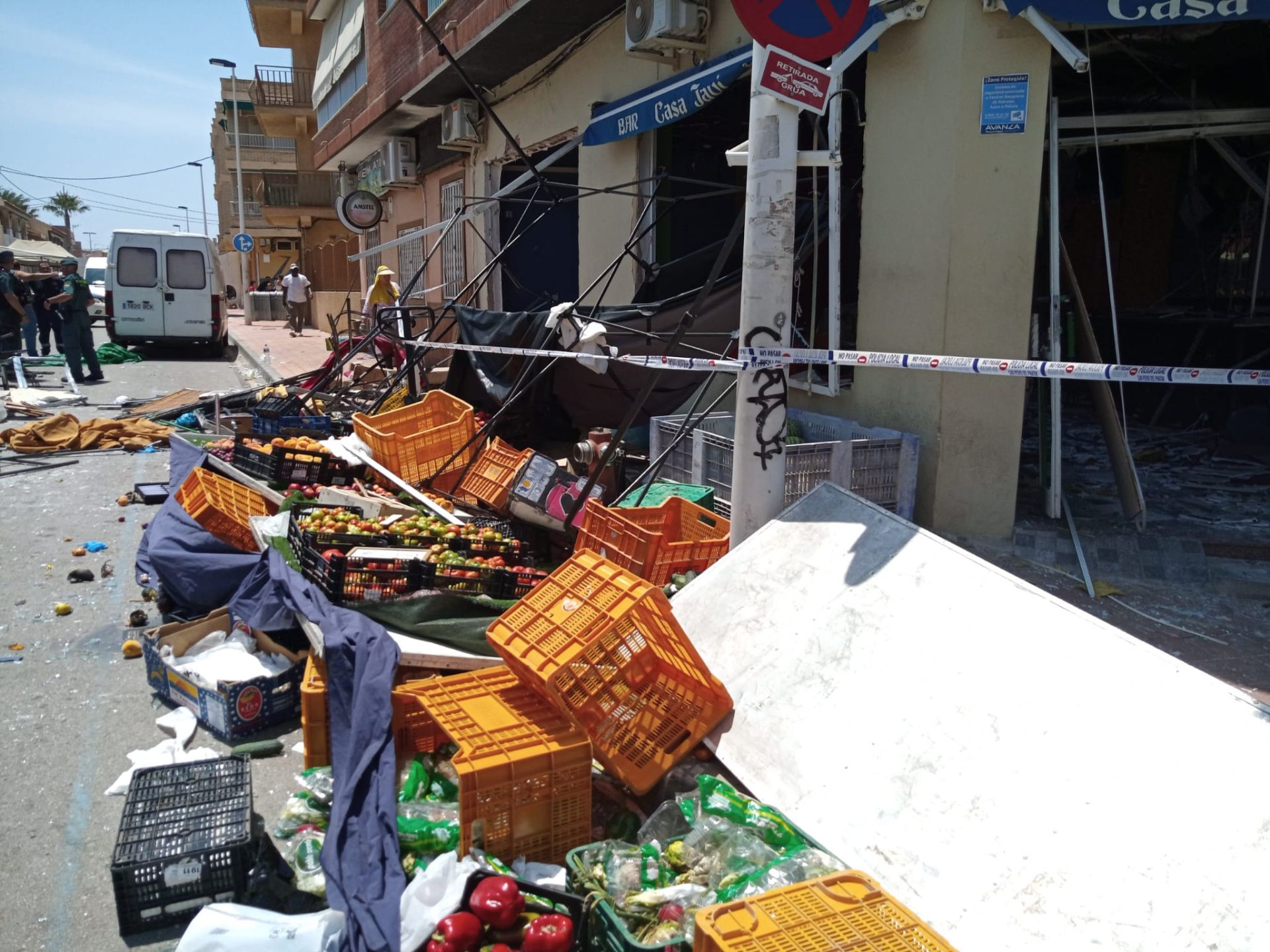 Explosión de gas en un bar de Lo Pagán, en imágenes