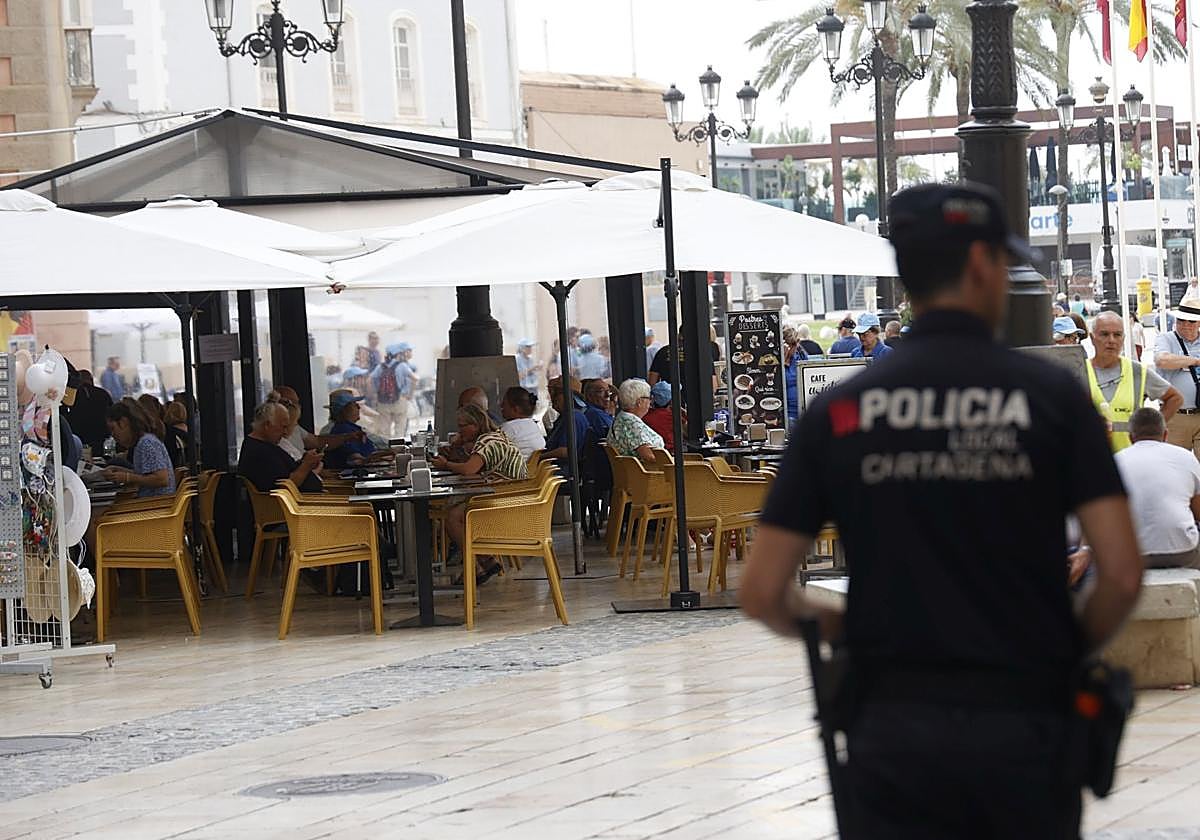 ¡Terrazas en Cartagena en una imagen de archivo.
