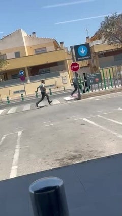 Intenta robar cinco botellas de whisky en un supermercado de Torre Pacheco