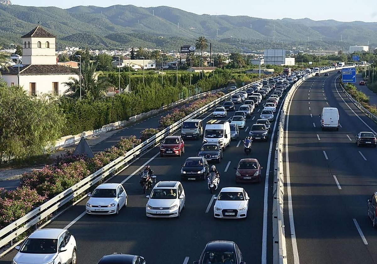 Tráfico en la autovía A-30, en una imagen de archivo.
