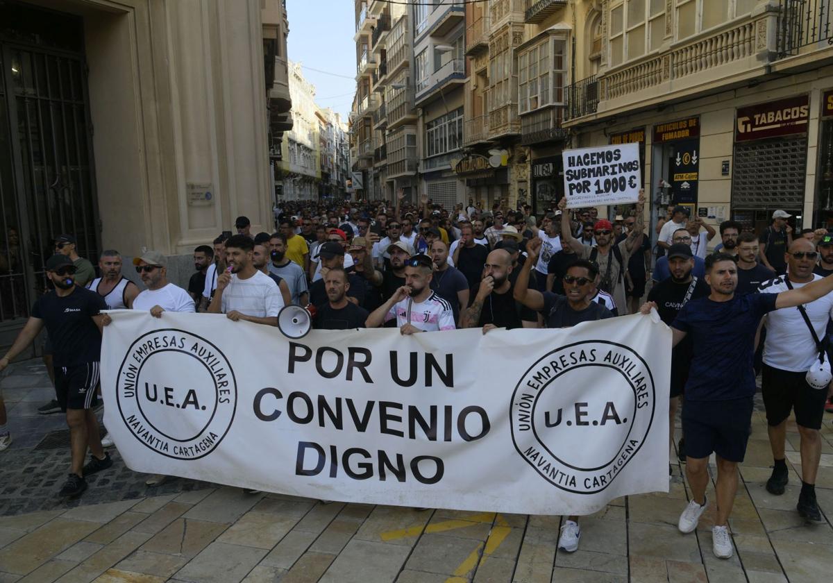 La protesta de los operarios auxiliares de Navantia, en imágenes