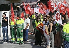Trabajadores de Fertiberia, el pasado jueves, en la huelga.