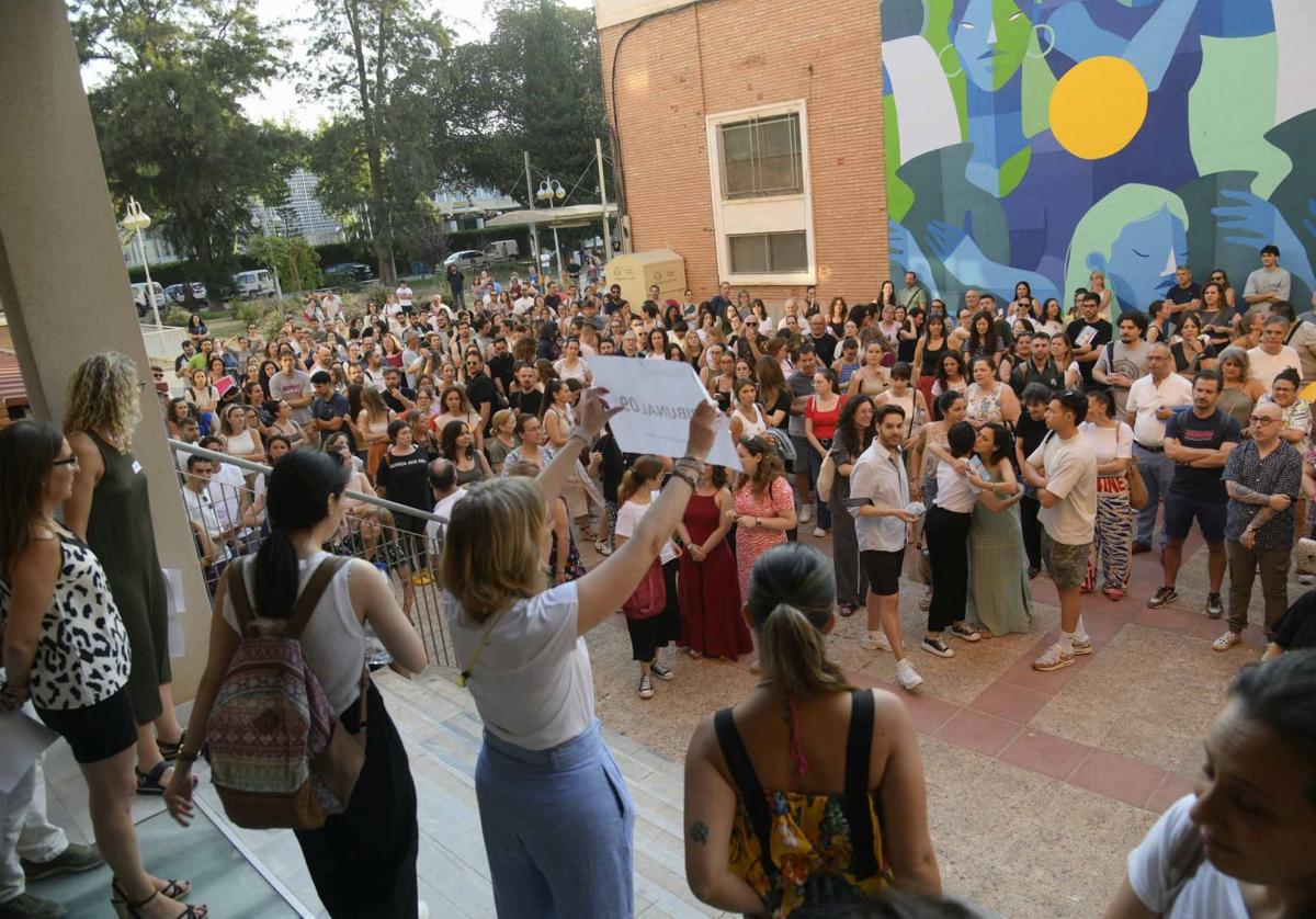 Opositores en la UPCT, a primera hora de este sábado.