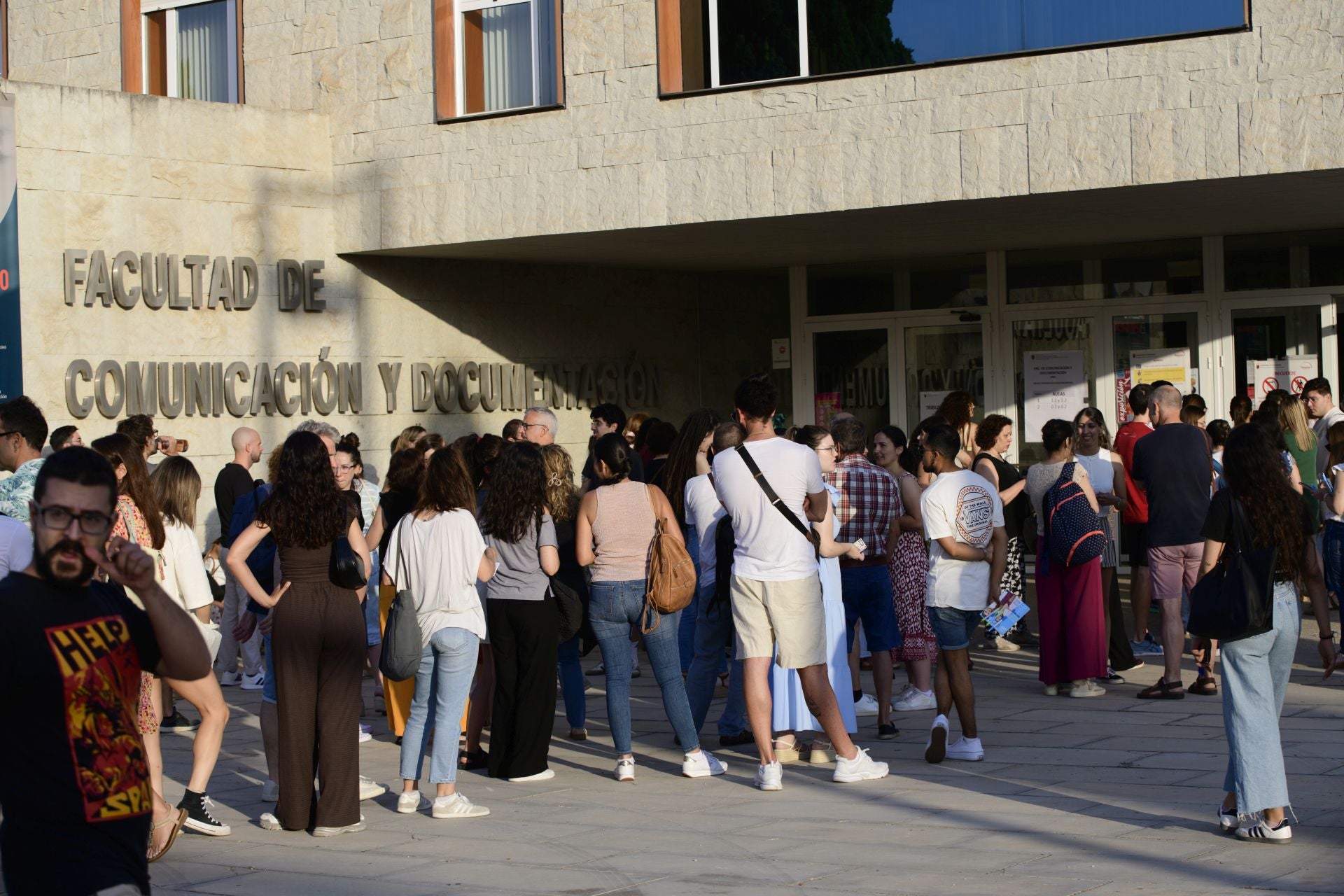 El primer examen de las oposiciones a Secundaria, en imágenes