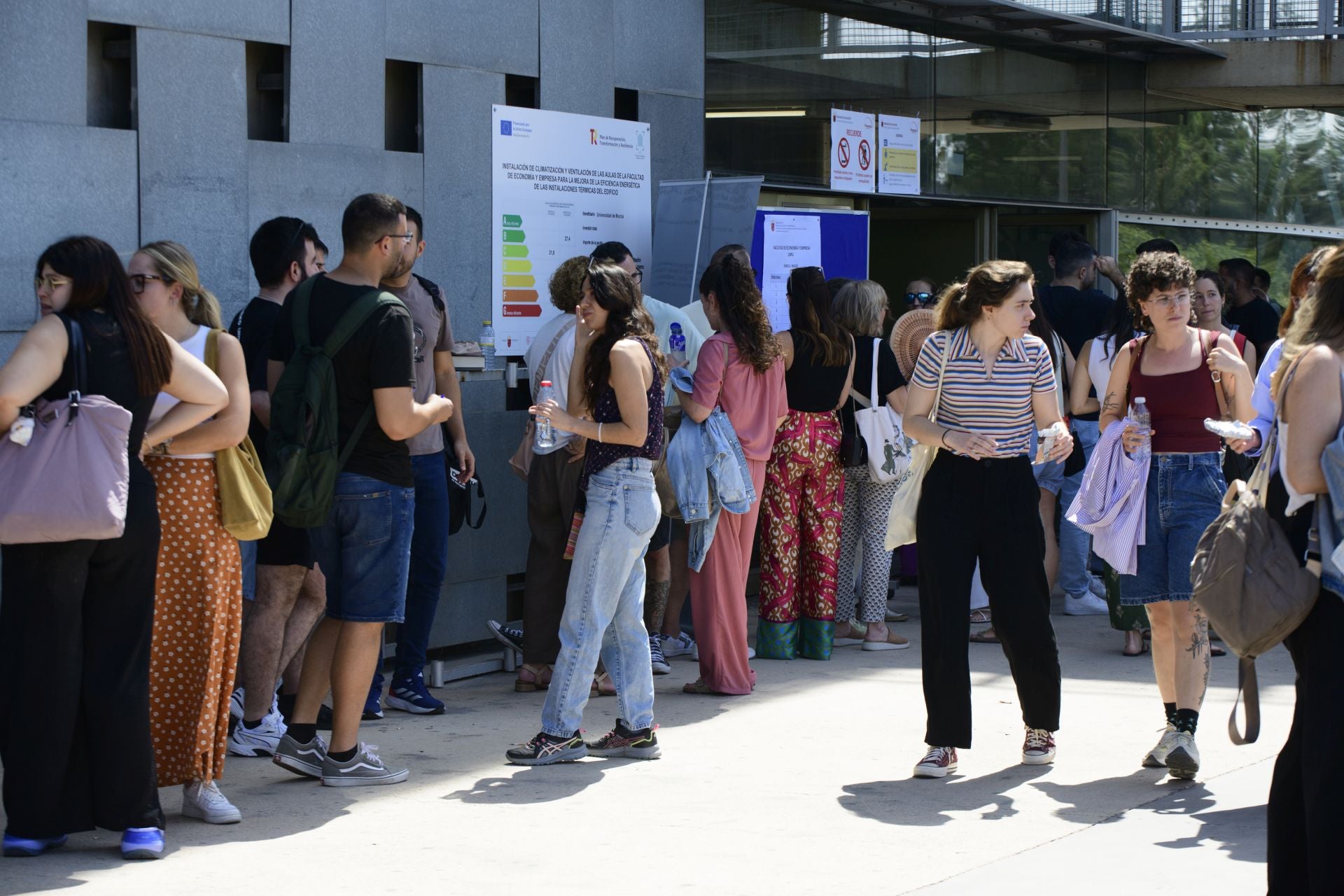 El primer examen de las oposiciones a Secundaria, en imágenes