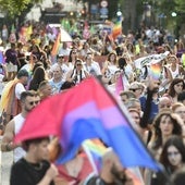 Participantes en el desfile del Orgullo recorren las calles de Murcia este sábado.