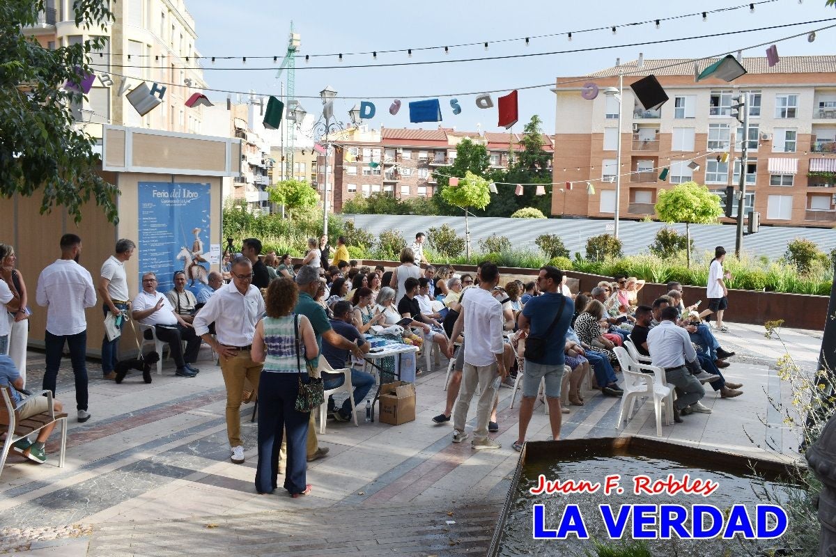 Imágenes de la presentación de «Forjando el mañana» en la Feria del Libro de Caravaca