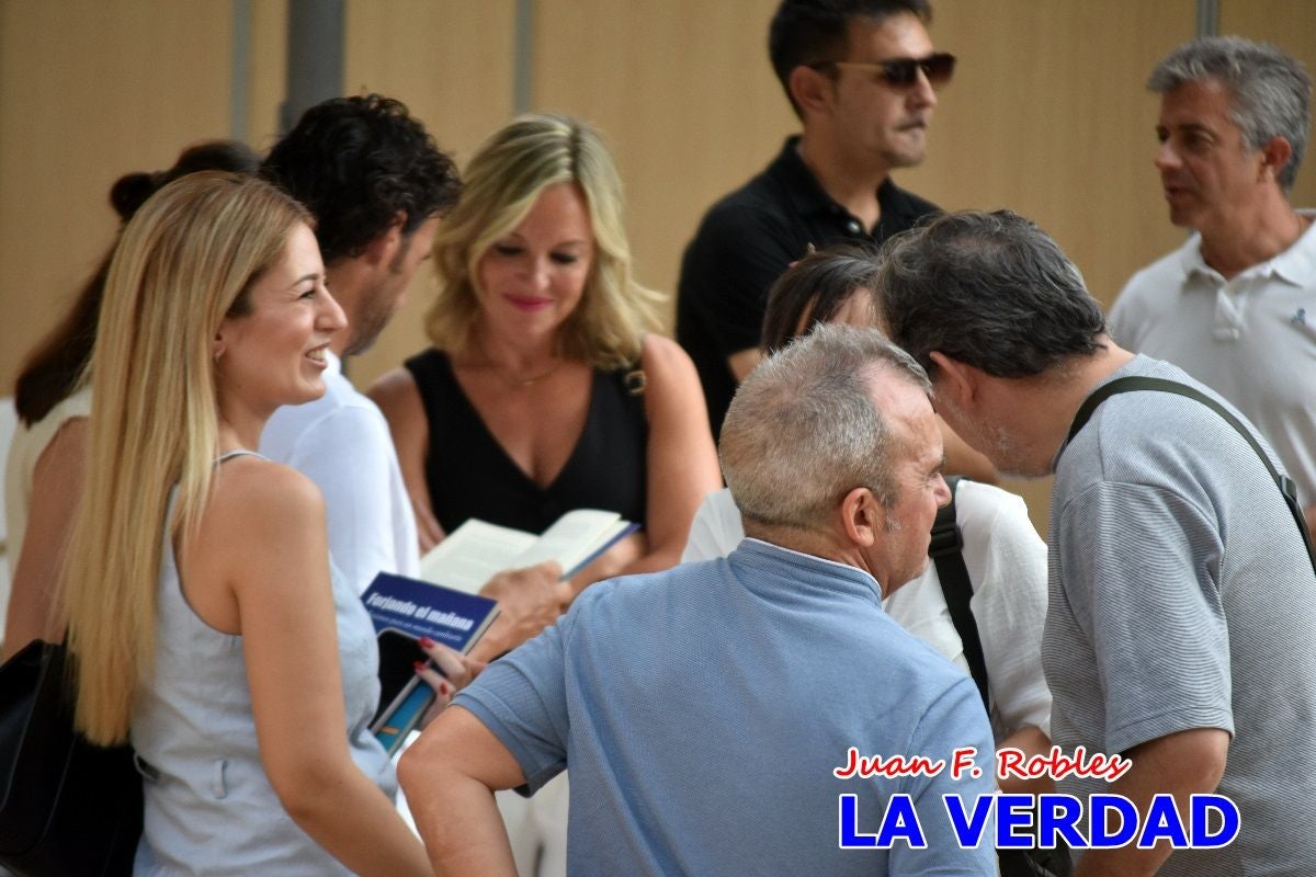 Imágenes de la presentación de «Forjando el mañana» en la Feria del Libro de Caravaca