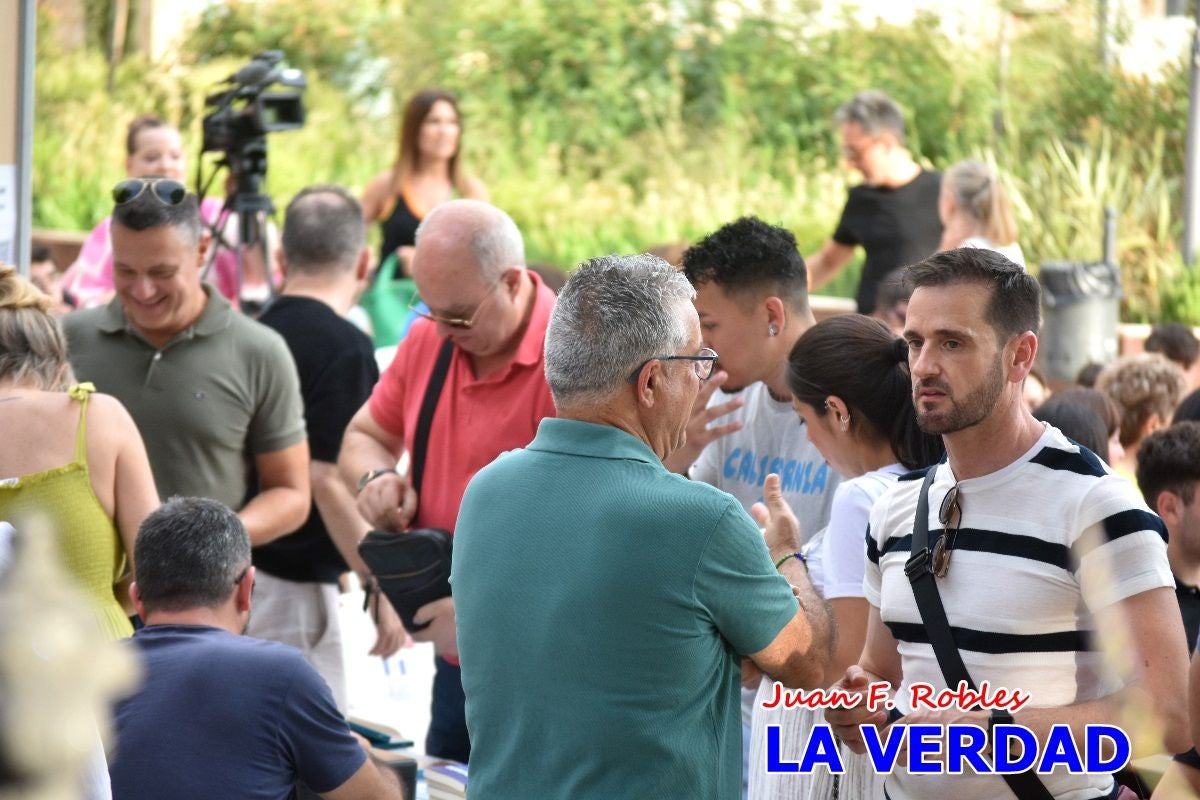 Imágenes de la presentación de «Forjando el mañana» en la Feria del Libro de Caravaca