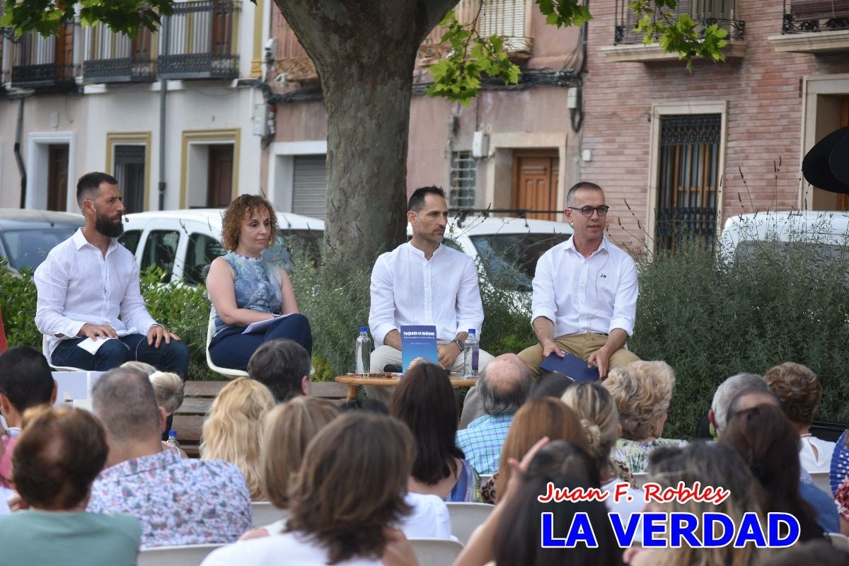 Imágenes de la presentación de «Forjando el mañana» en la Feria del Libro de Caravaca