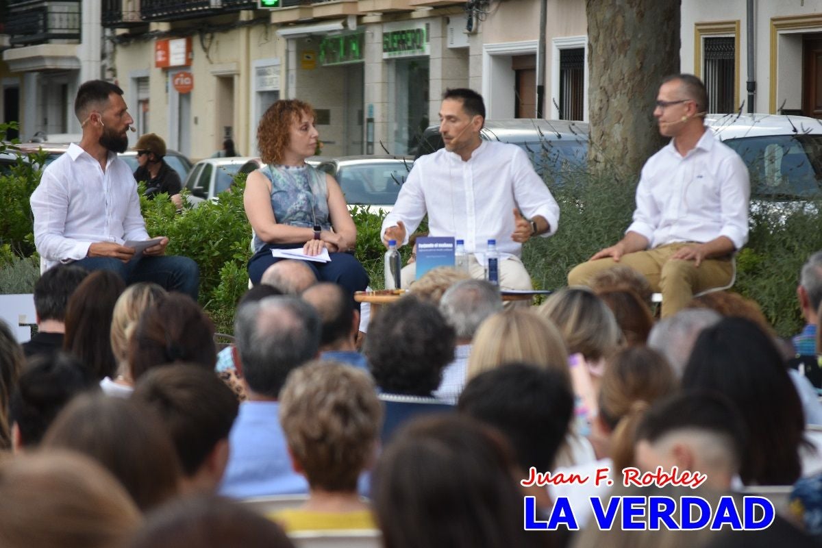 Imágenes de la presentación de «Forjando el mañana» en la Feria del Libro de Caravaca