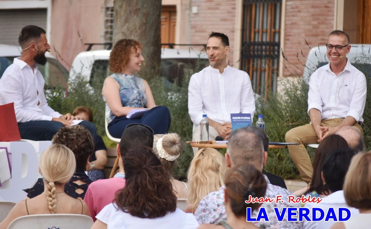 Imágenes de la presentación de «Forjando el mañana» en la Feria del Libro de Caravaca