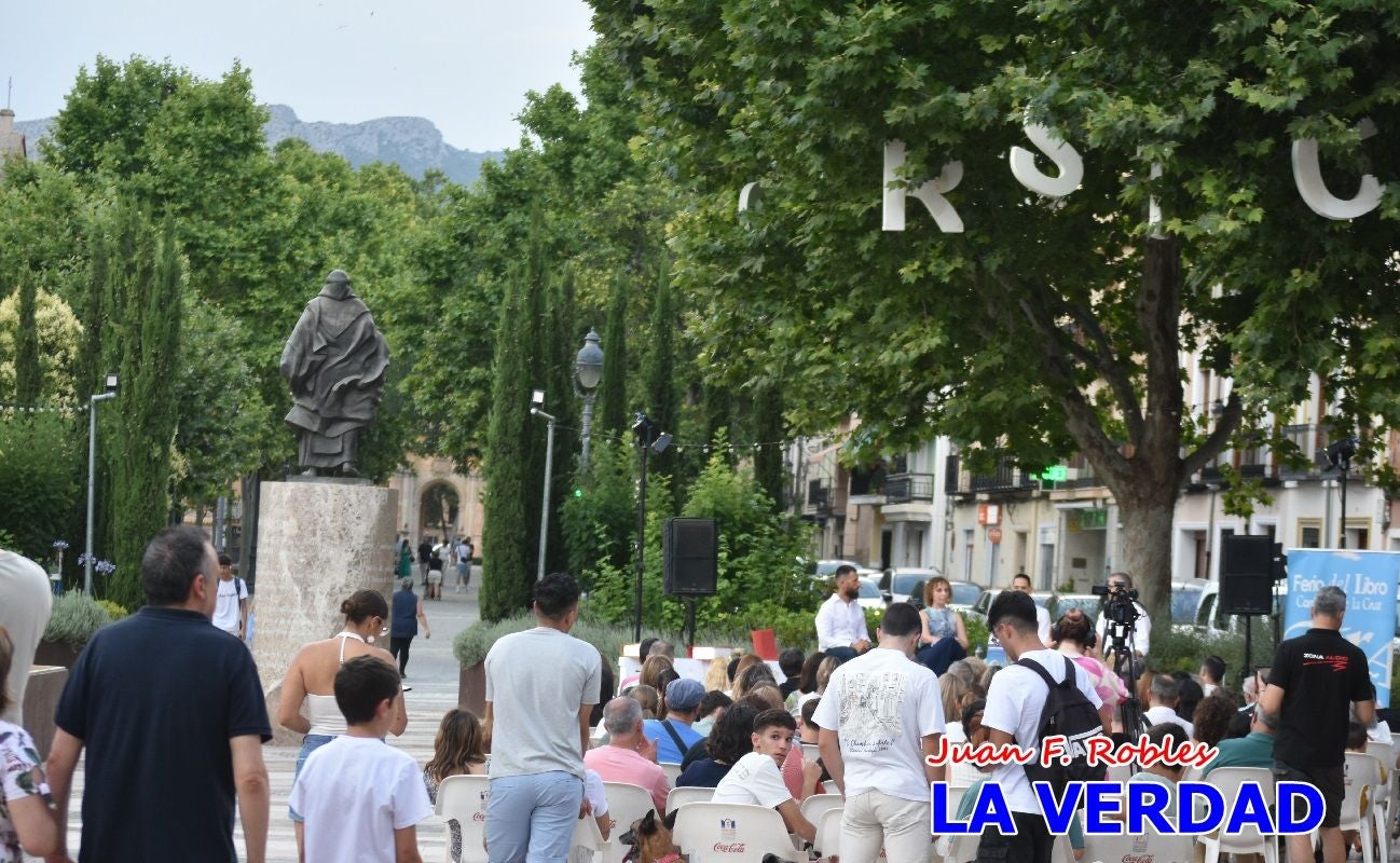 Imágenes de la presentación de «Forjando el mañana» en la Feria del Libro de Caravaca