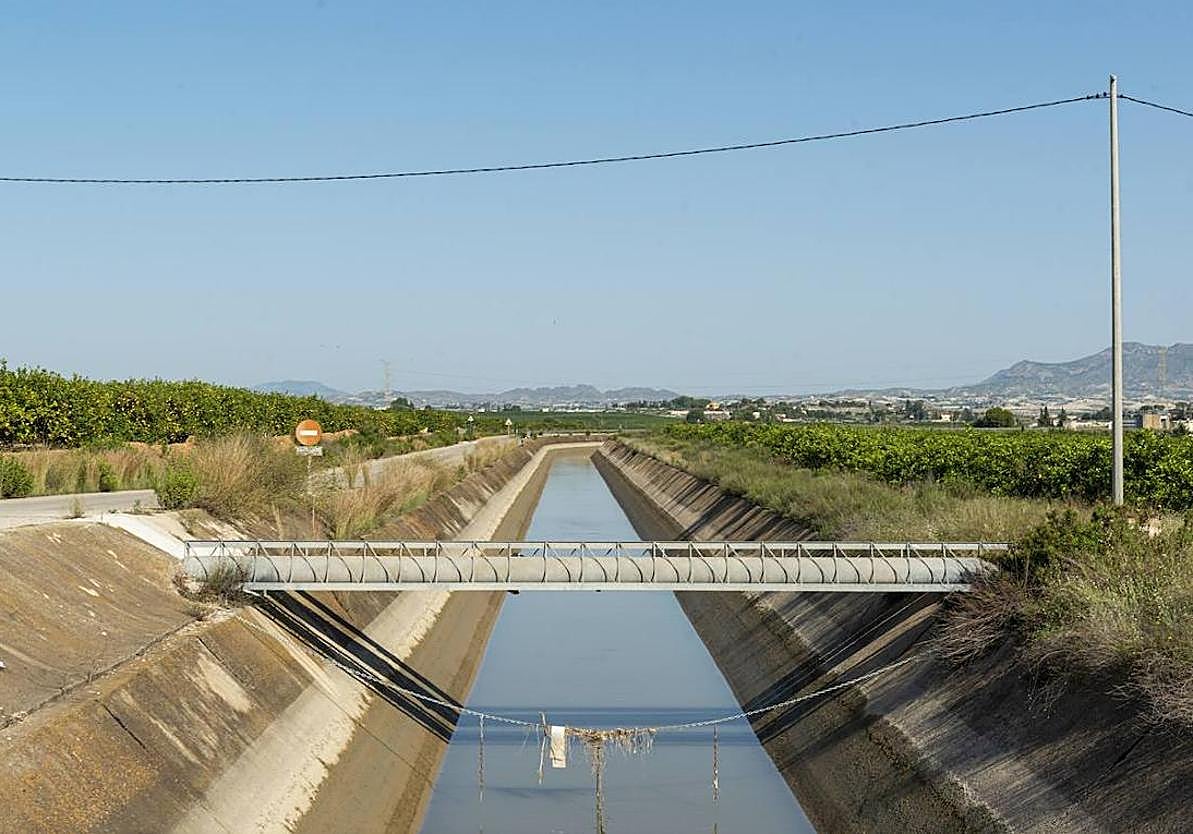 El Trasvase, a su paso por Santomera, en una foto de archivo.
