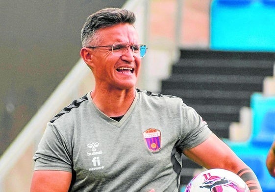 Dani Ponz, en un entrenamiento de la pasada temporada con el CD Eldense.