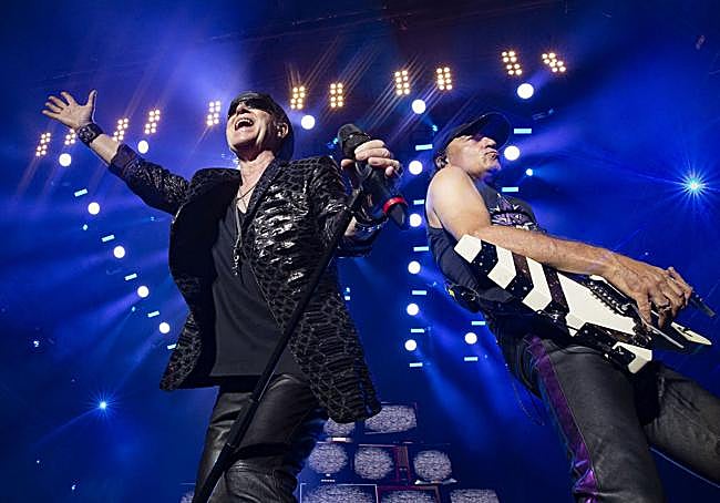 Klaus Meine y Matthias Jabs durante el concierto de Scorpions en la primera edición del festival Rock Imperium, en 2022.