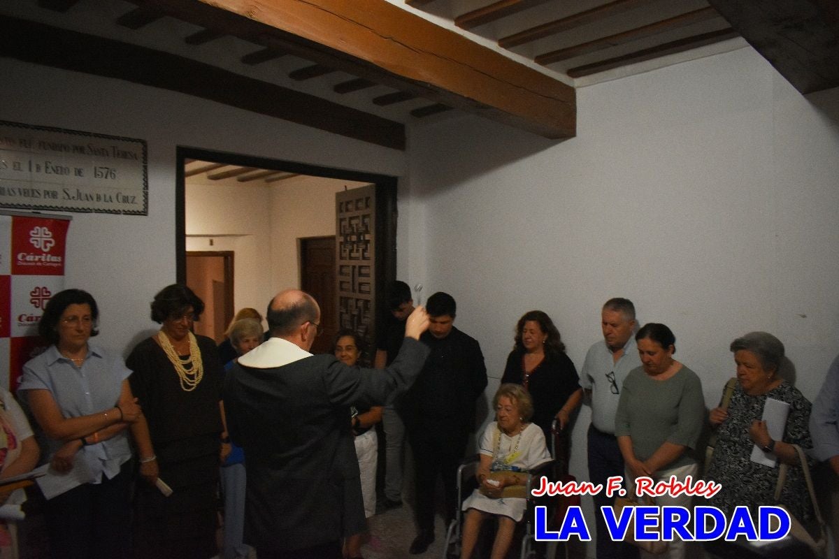 Imágenes de la inauguración de la Exposición Fotográfica de Cáritas en la vicaría Caravaca-Mula