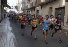 Los participantes en la prueba inician la carrera.