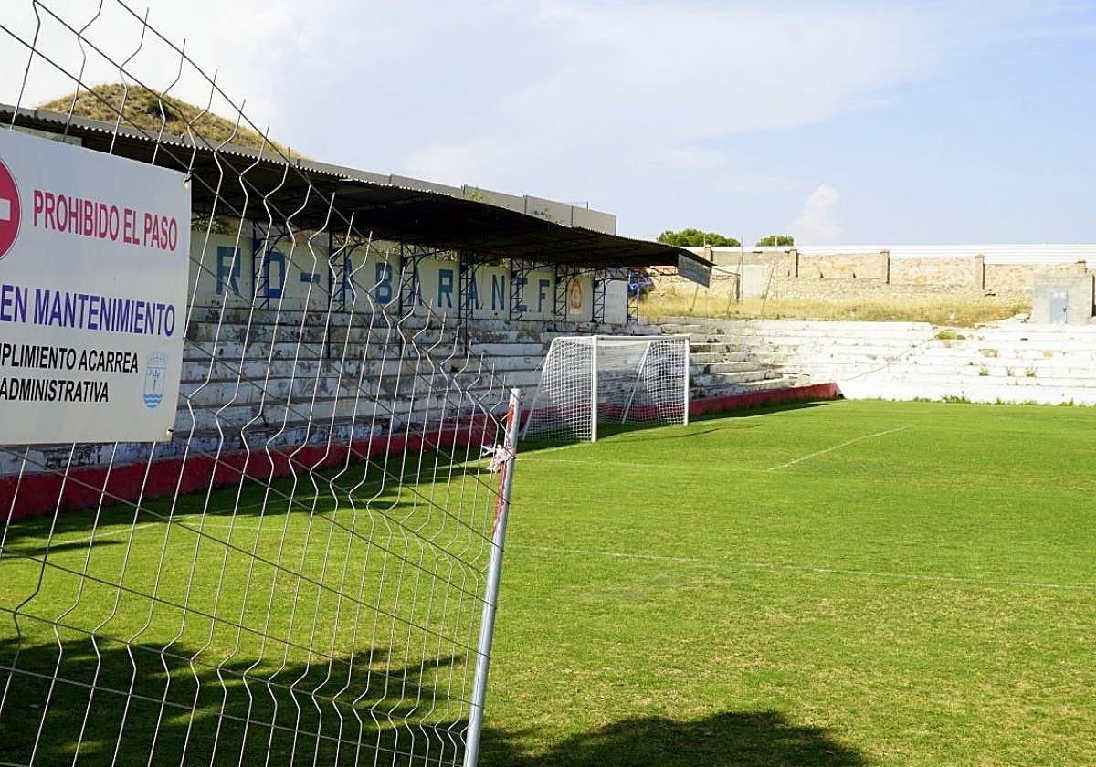 Valla en la grada lateral que impide el paso a una zona que se va a reformar.