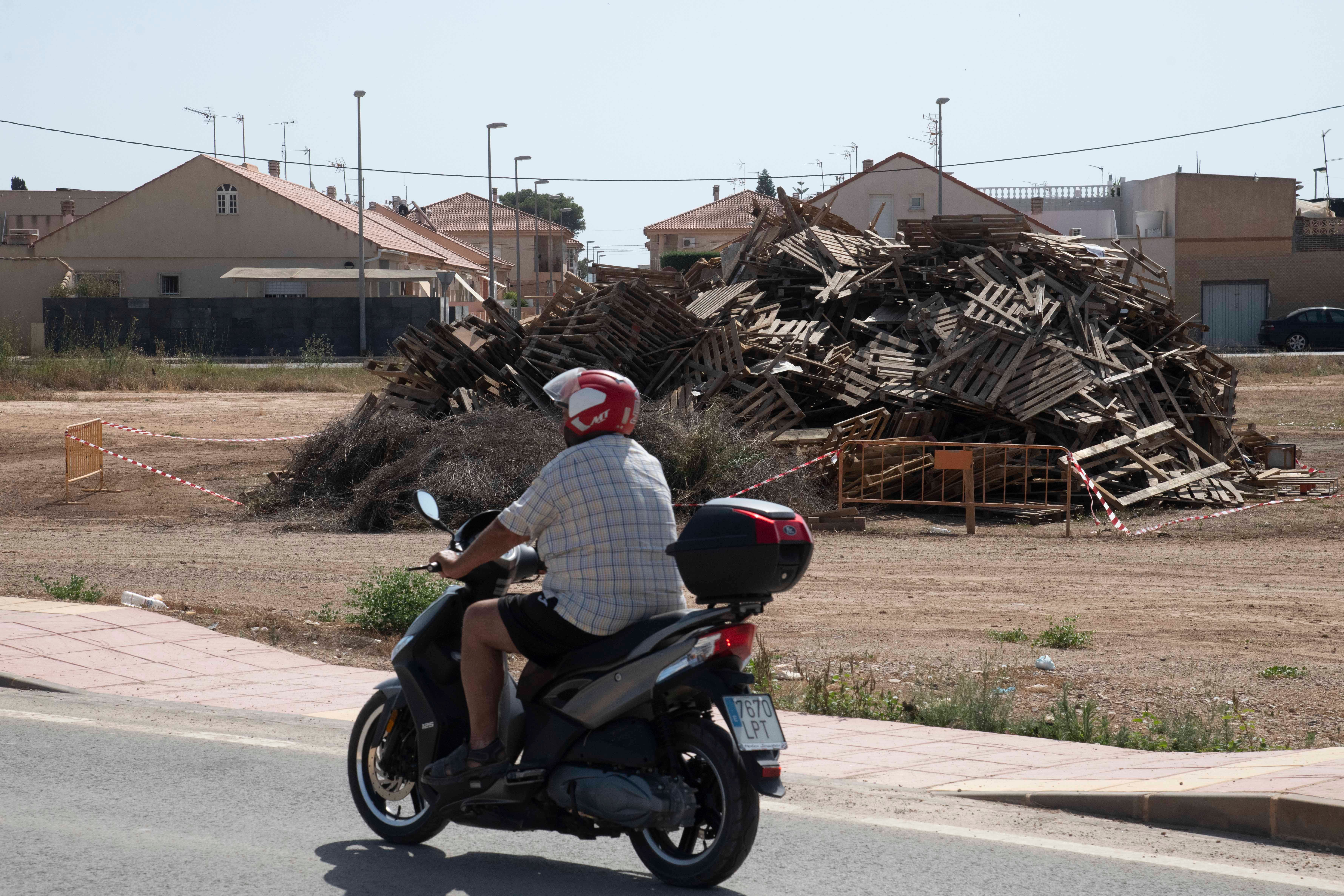 Hoguera de El Albujón, este lunes, antes de su quema.